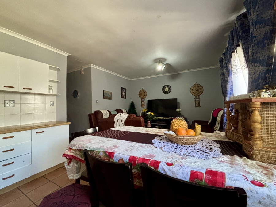 2 Bedroom Property for Sale in Oakglen Western Cape